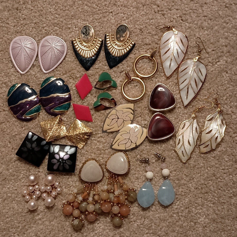 Vintage post earrings from the 1980s (Laminate, Shell, Bead, Dangles) 15 Pairs